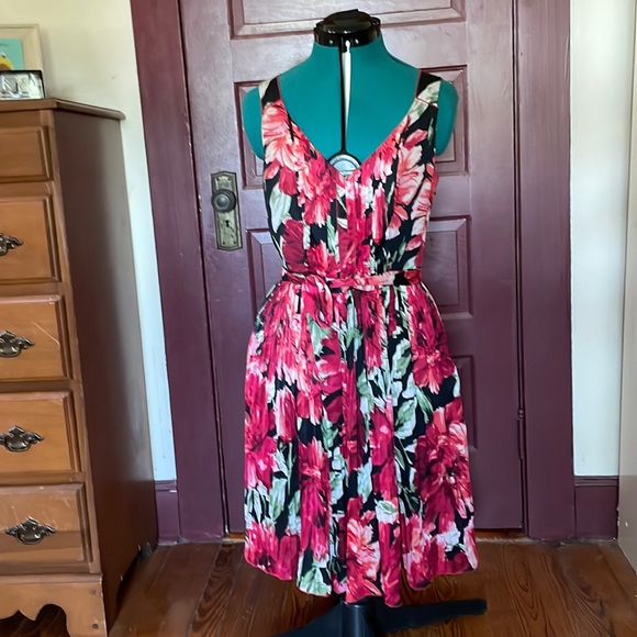 White House Black Market Dresses & Skirts - WHBM Sleeveless dress